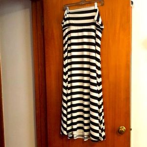 Brand new w/o tags Lularoe Maxi Skirt 2XL